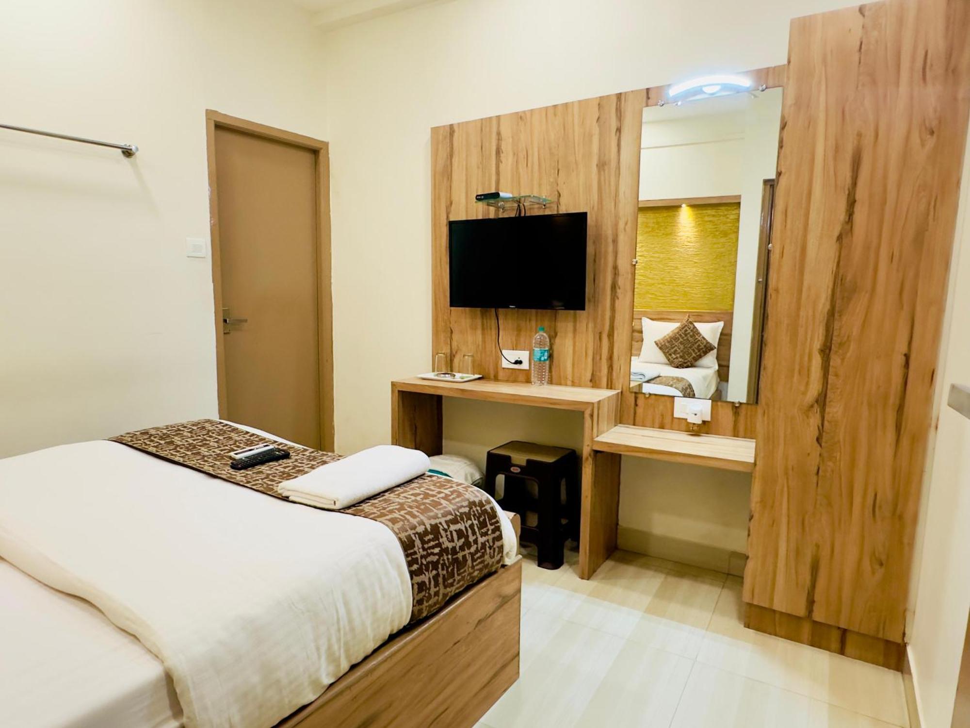 Stay Court - Business Class Hotel - Near Central Railway Station Madrás Exterior foto