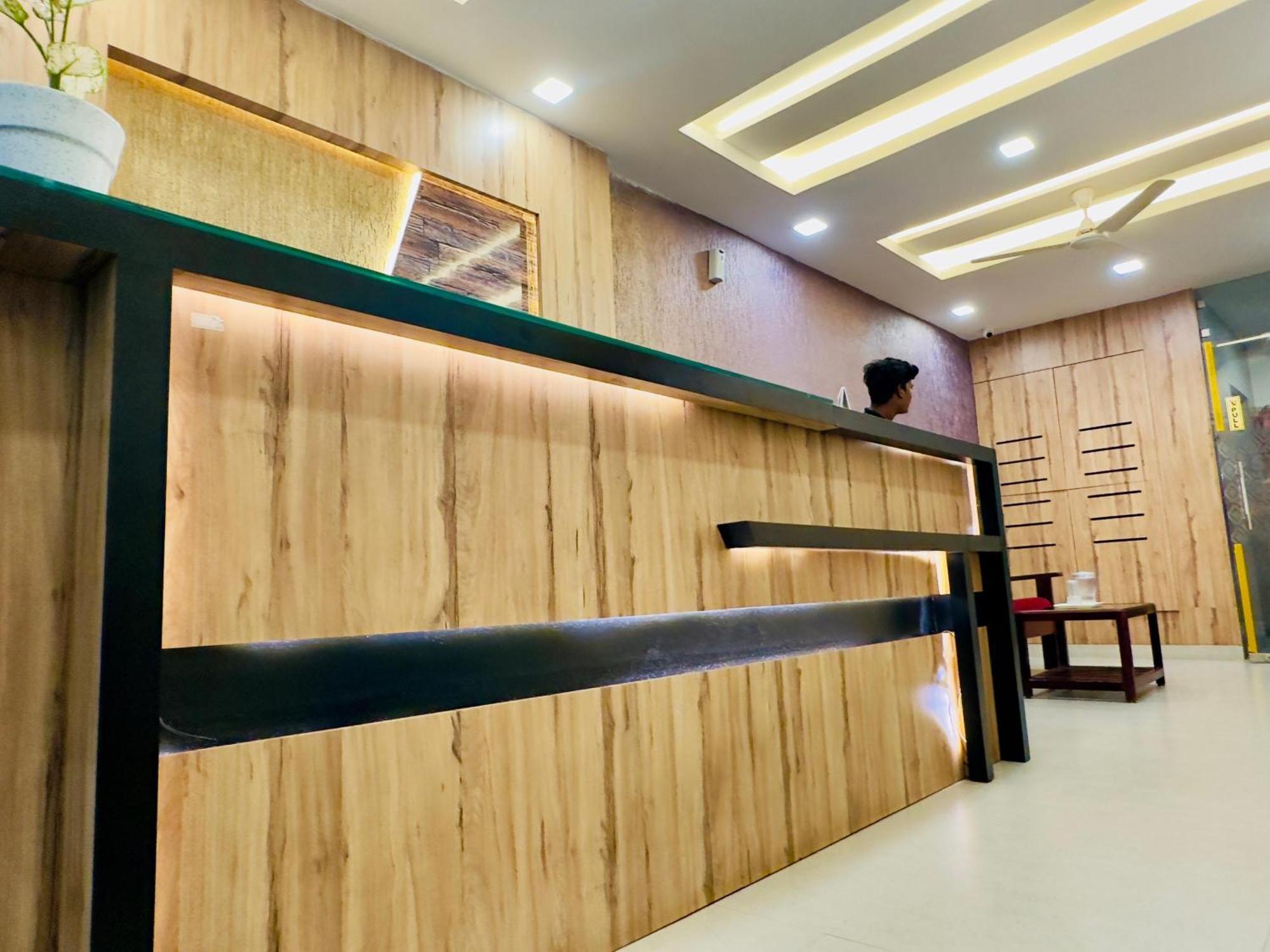 Stay Court - Business Class Hotel - Near Central Railway Station Madrás Exterior foto