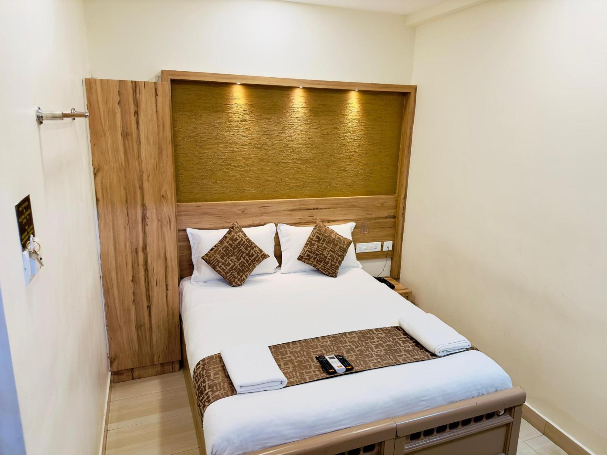 Stay Court - Business Class Hotel - Near Central Railway Station Madrás Exterior foto