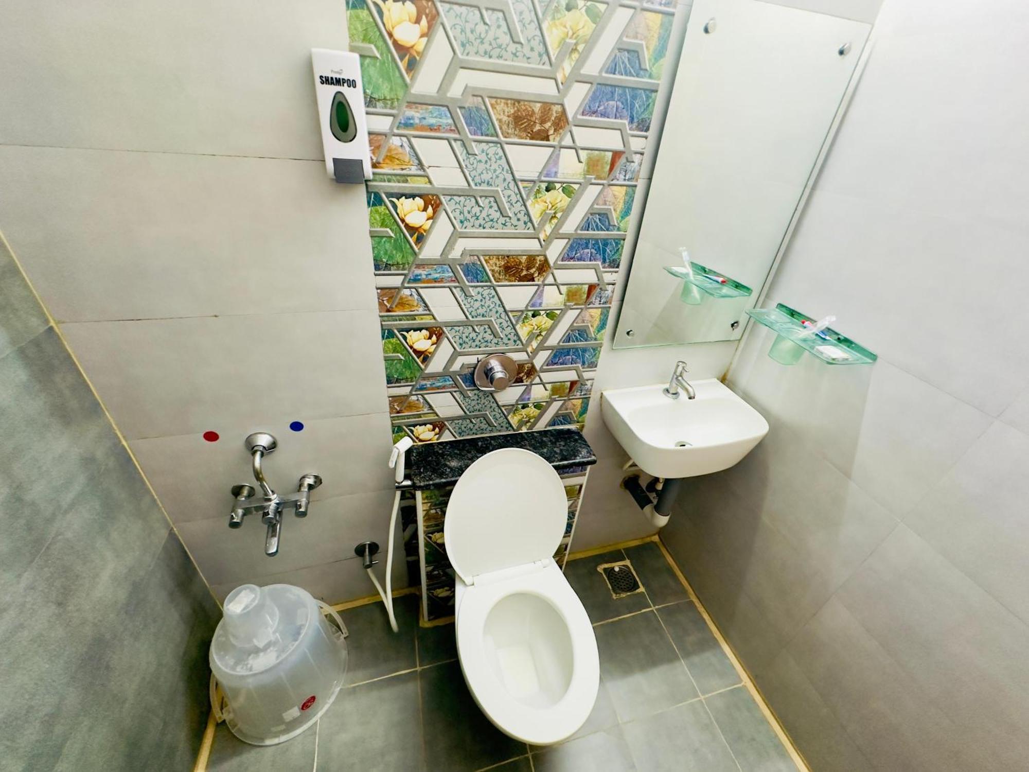 Stay Court - Business Class Hotel - Near Central Railway Station Madrás Exterior foto